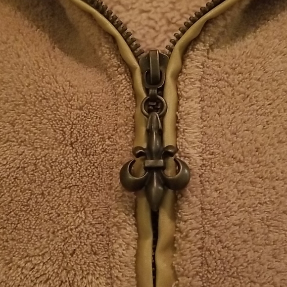 Teddy Vest with Hood 🐻 - Picture 2 of 7